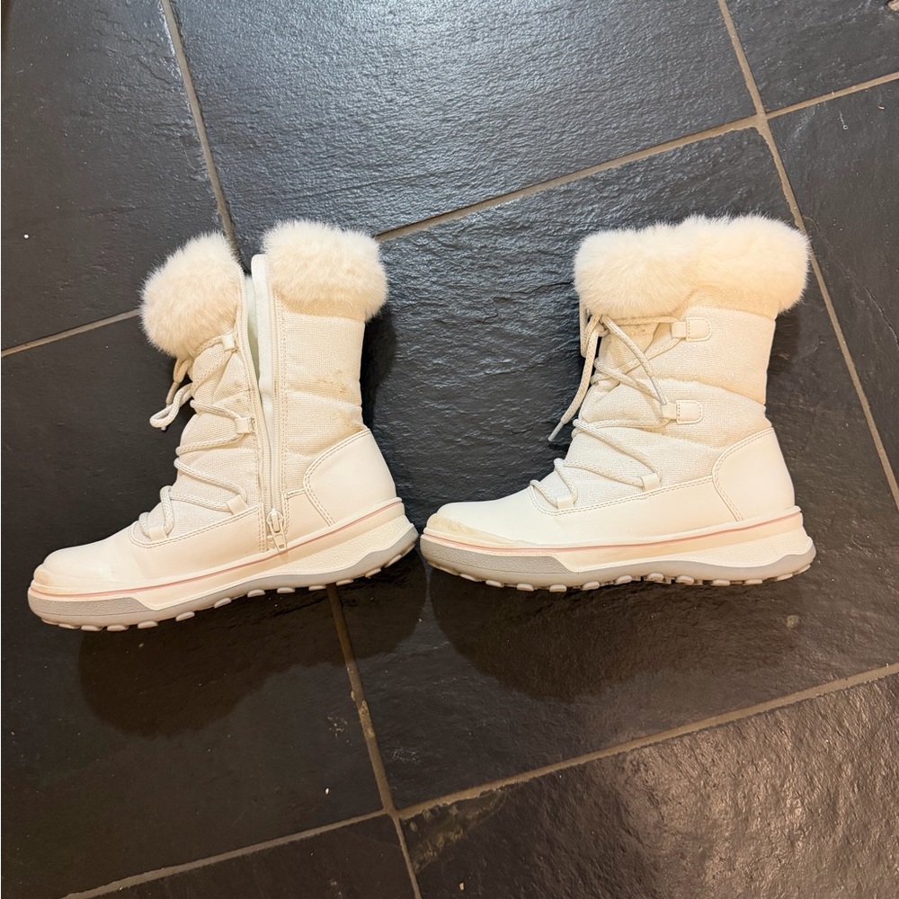 White Fur-Lined Winter Boots size 4